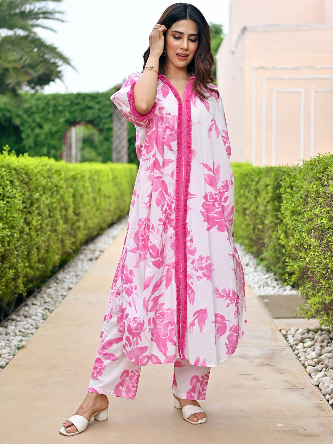 

Anouk Mirage Pink Floral Printed Panelled Pure Cotton Kurta With Pyjamas