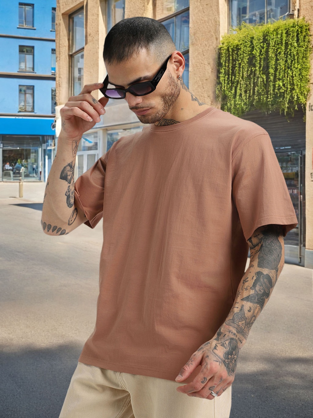 

VEIRDO Brown Drop-Shoulder Sleeves Pure Cotton Oversized T-shirt
