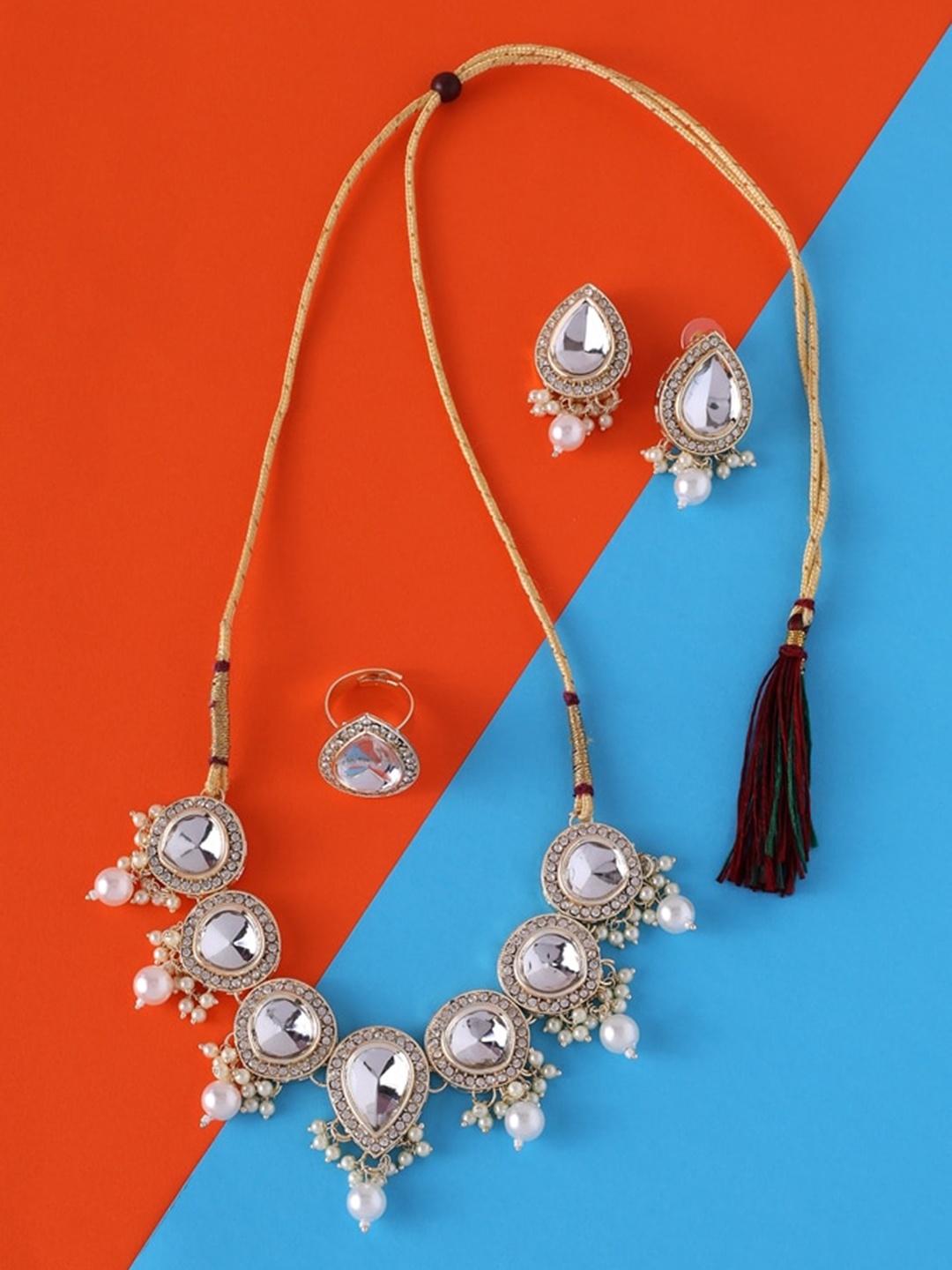 

Cierra Gold Plated Kundan Studded & Beaded Jewellery Set
