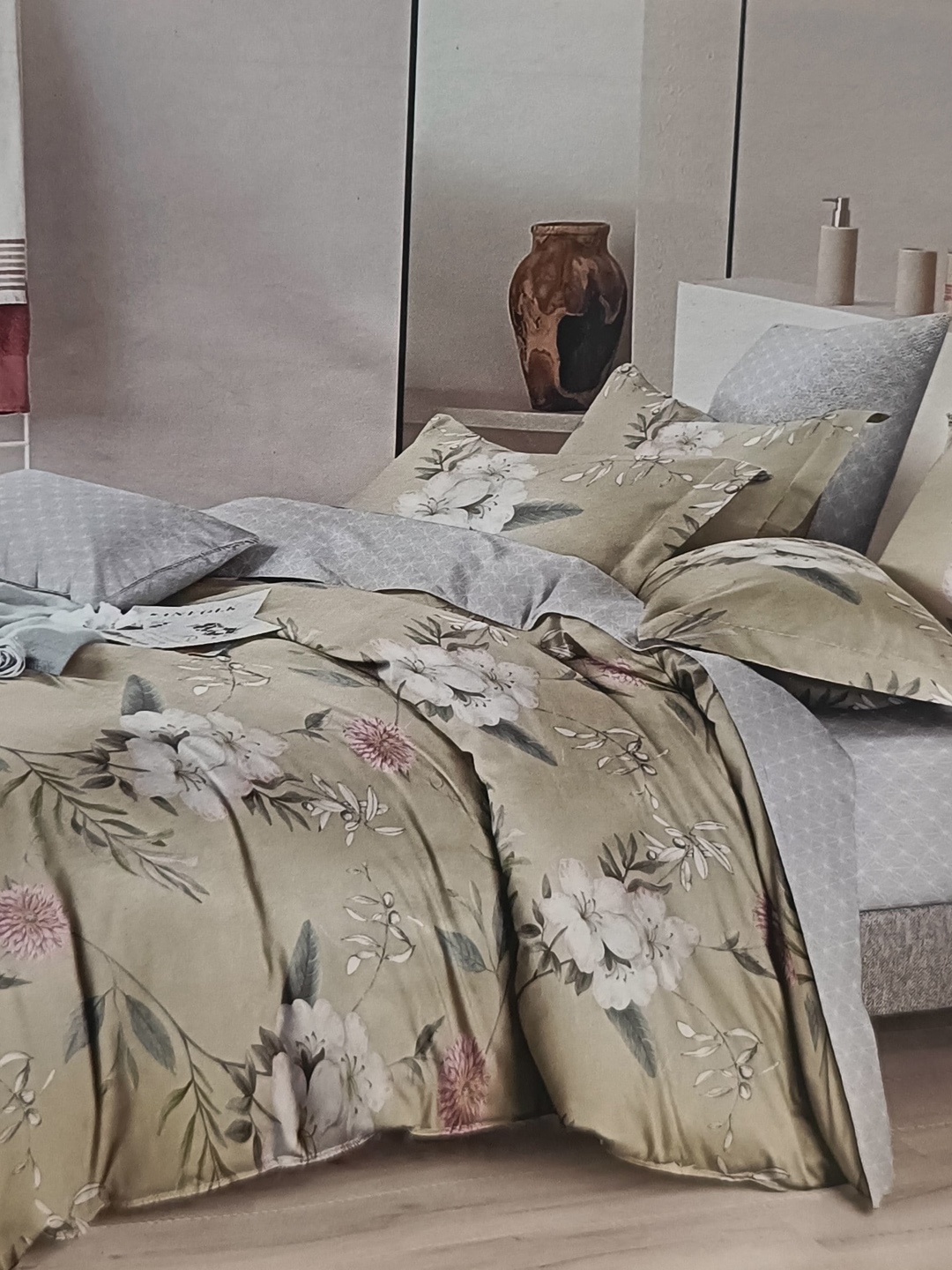 

Signature Beige 4 Pieces Floral Printed Double Queen Mild Winter Bedding Set, Green