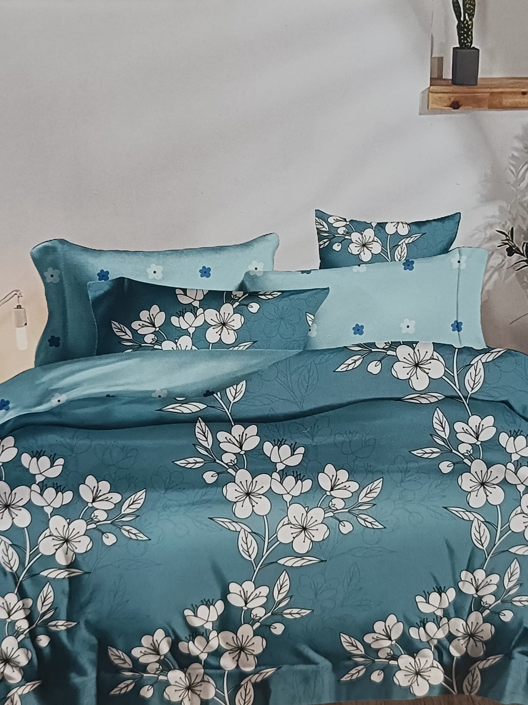 

Signature Blue 4 Pieces Floral Printed Double Queen Mild Winter Bedding Set