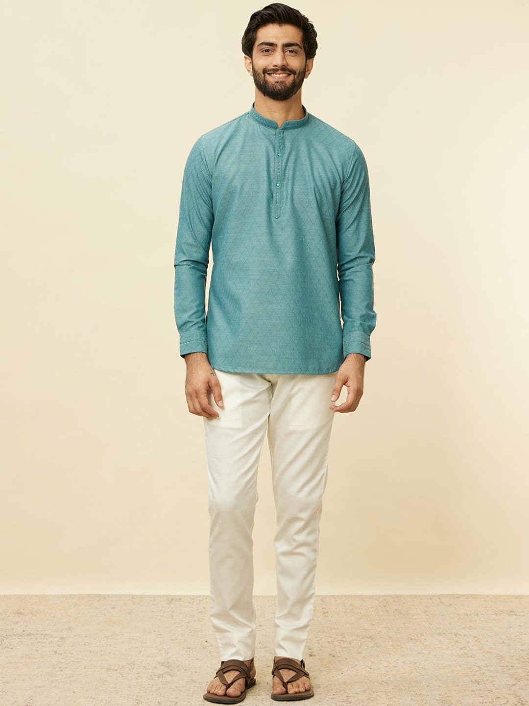 

Manyavar Geometric Dyed Mandarin Collar Long Sleeves Thread Work Short Kurta, Green