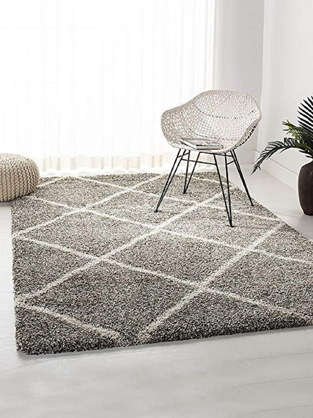 

AaHo Decor Grey & White Geometric Woolen Anti-Skid Shaggy Rectangular Carpet