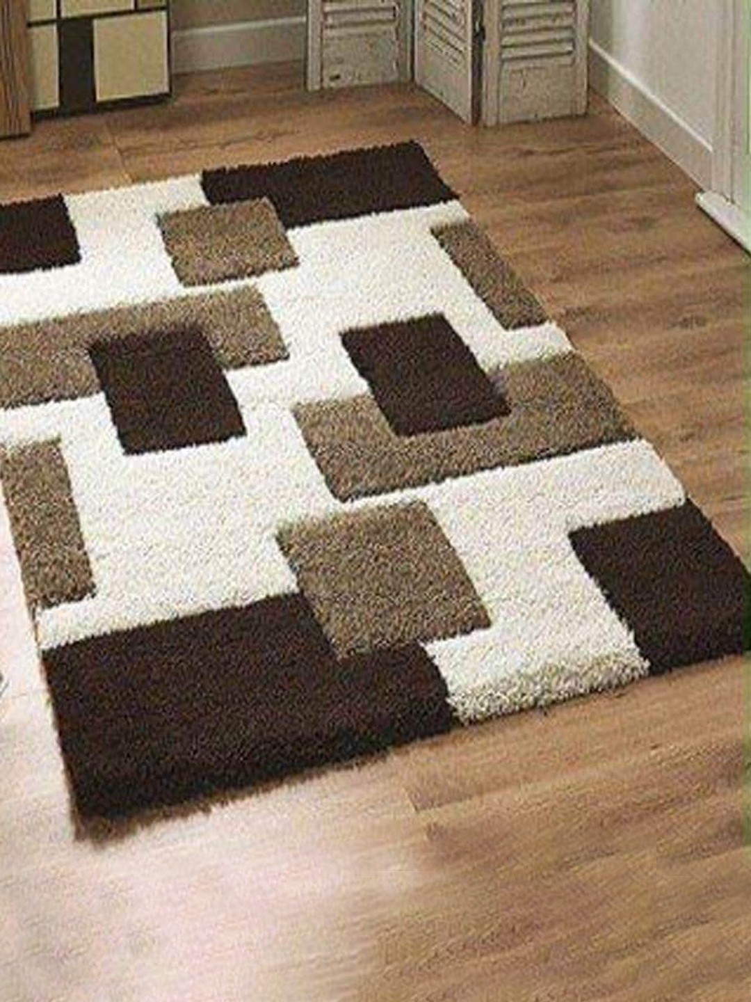 

AaHo Decor White & Brown Geometric Printed Carpets