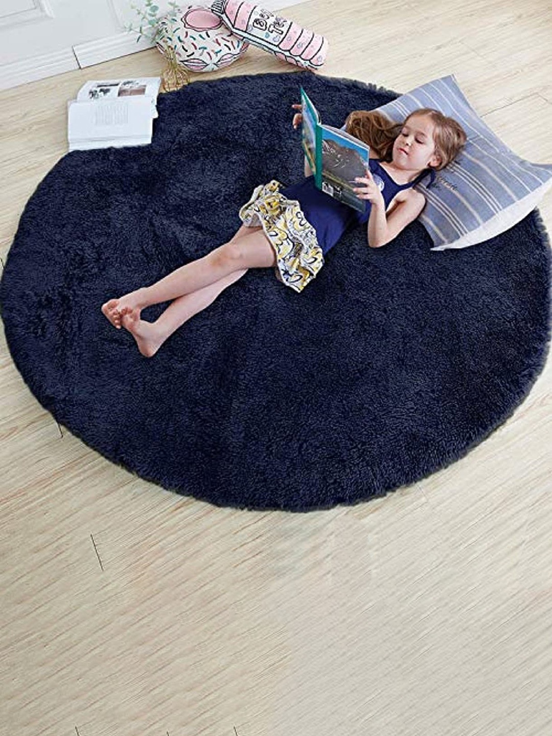 

AaHo Decor Navy Blue round Shaggy Carpet