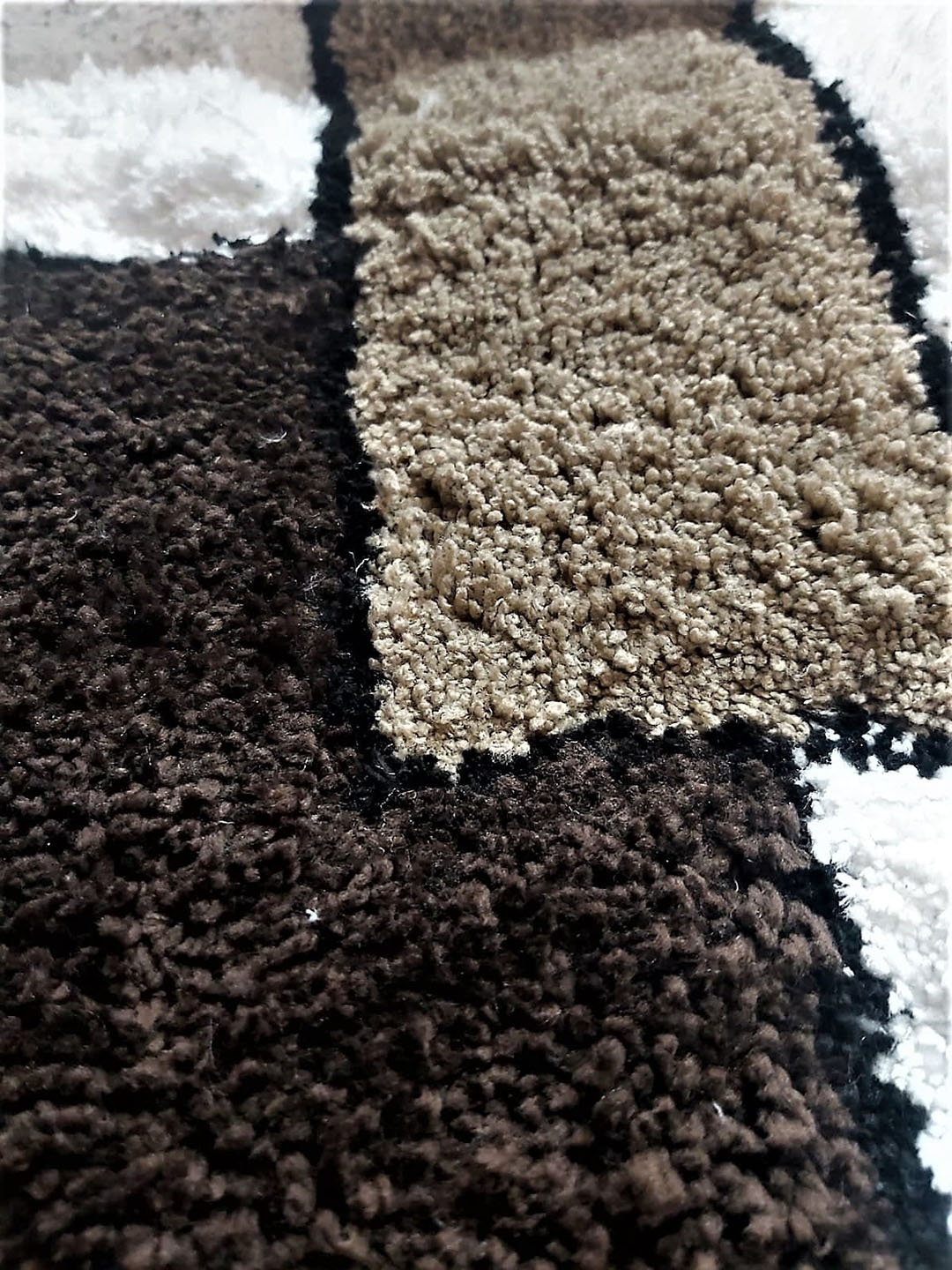 

AaHo Decor Beige & White Geometric Shaggy Carpets