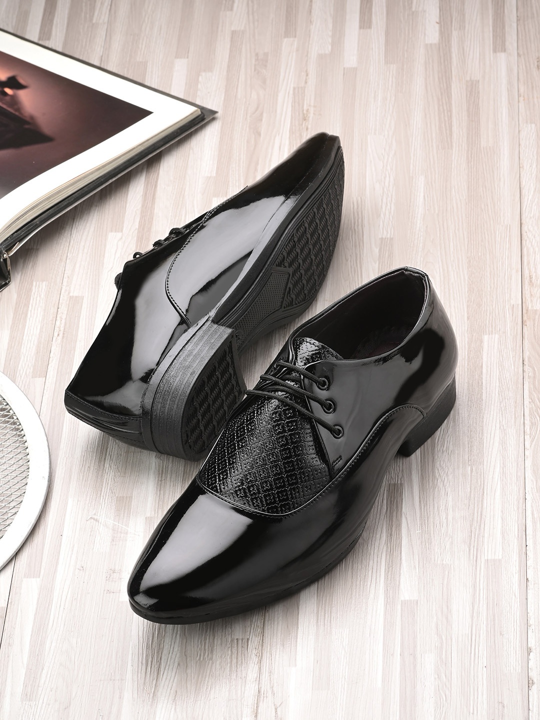 

BUCIK Men Textured Formal Derbys Shoes, Black