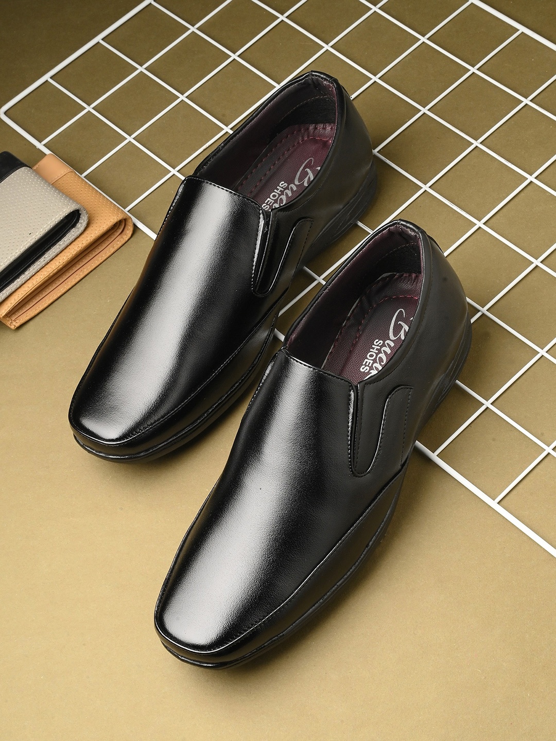 

BUCIK Men Textured Formal Slip-On Shoes, Black