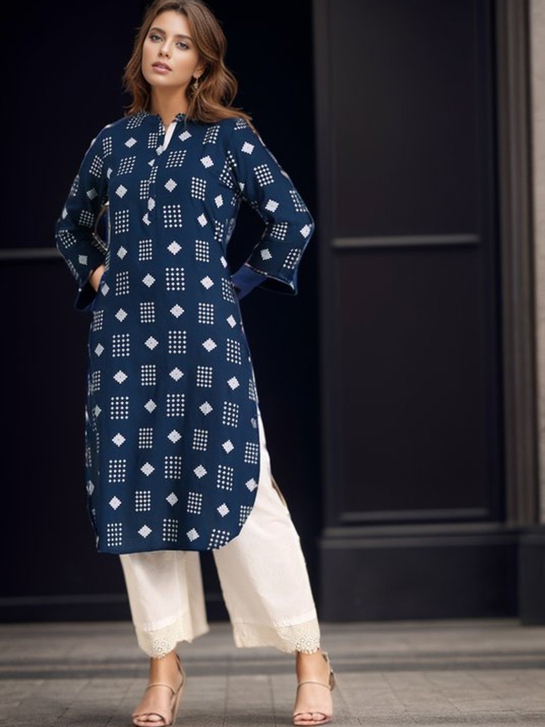 

KALINI Geometric Checked Thread Work Kurta, Navy blue