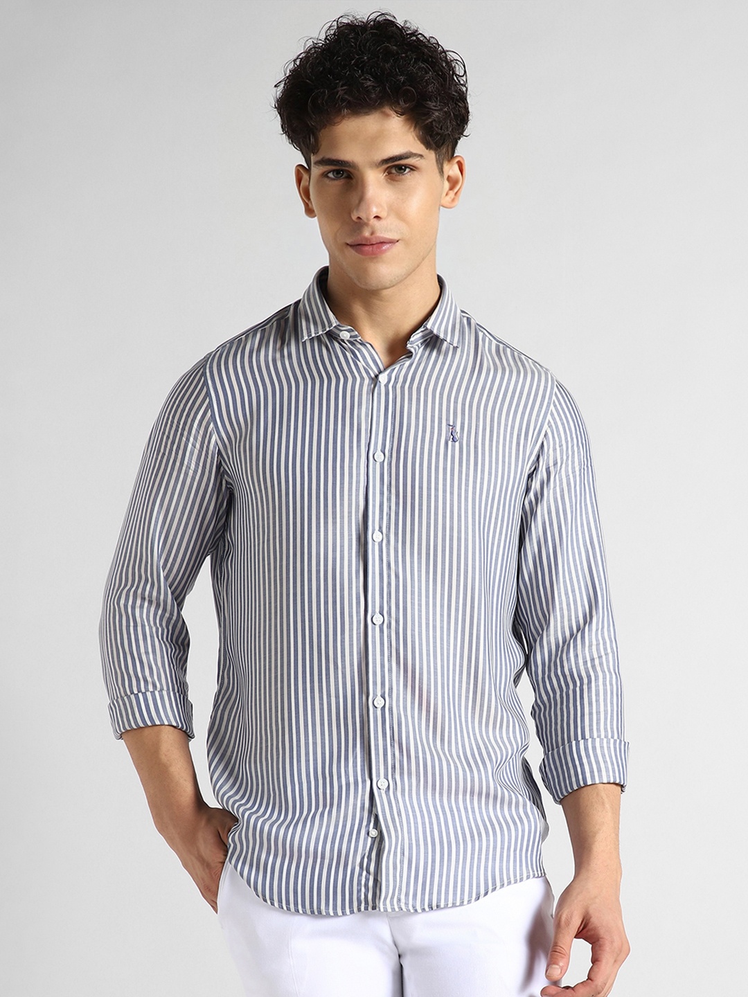 

SIMON CARTER LONDON Men Slim Fit Opaque Striped Casual Shirt, Blue