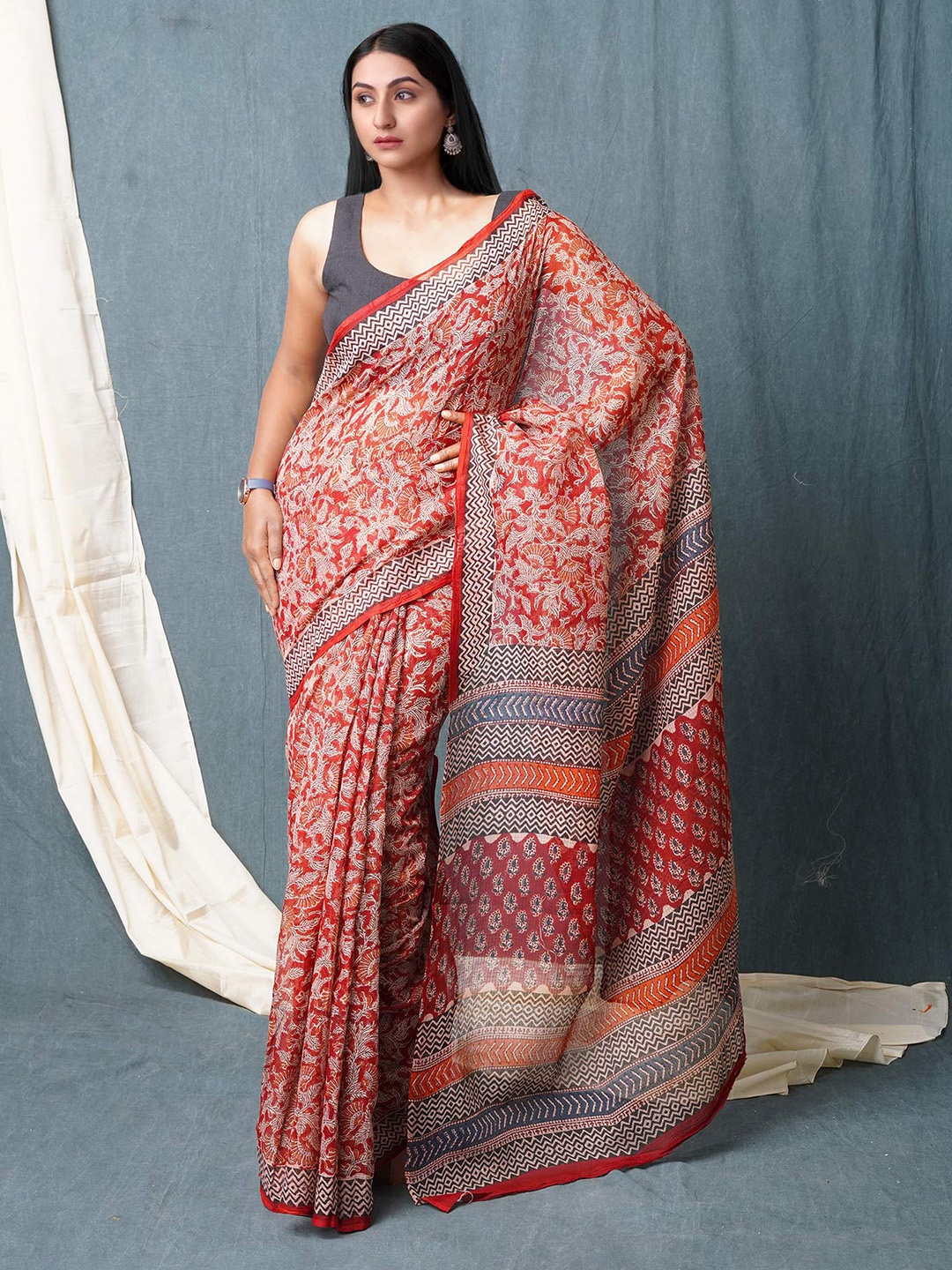 

Unnati Silks Floral Silk Cotton Handloom Kota Saree, Red