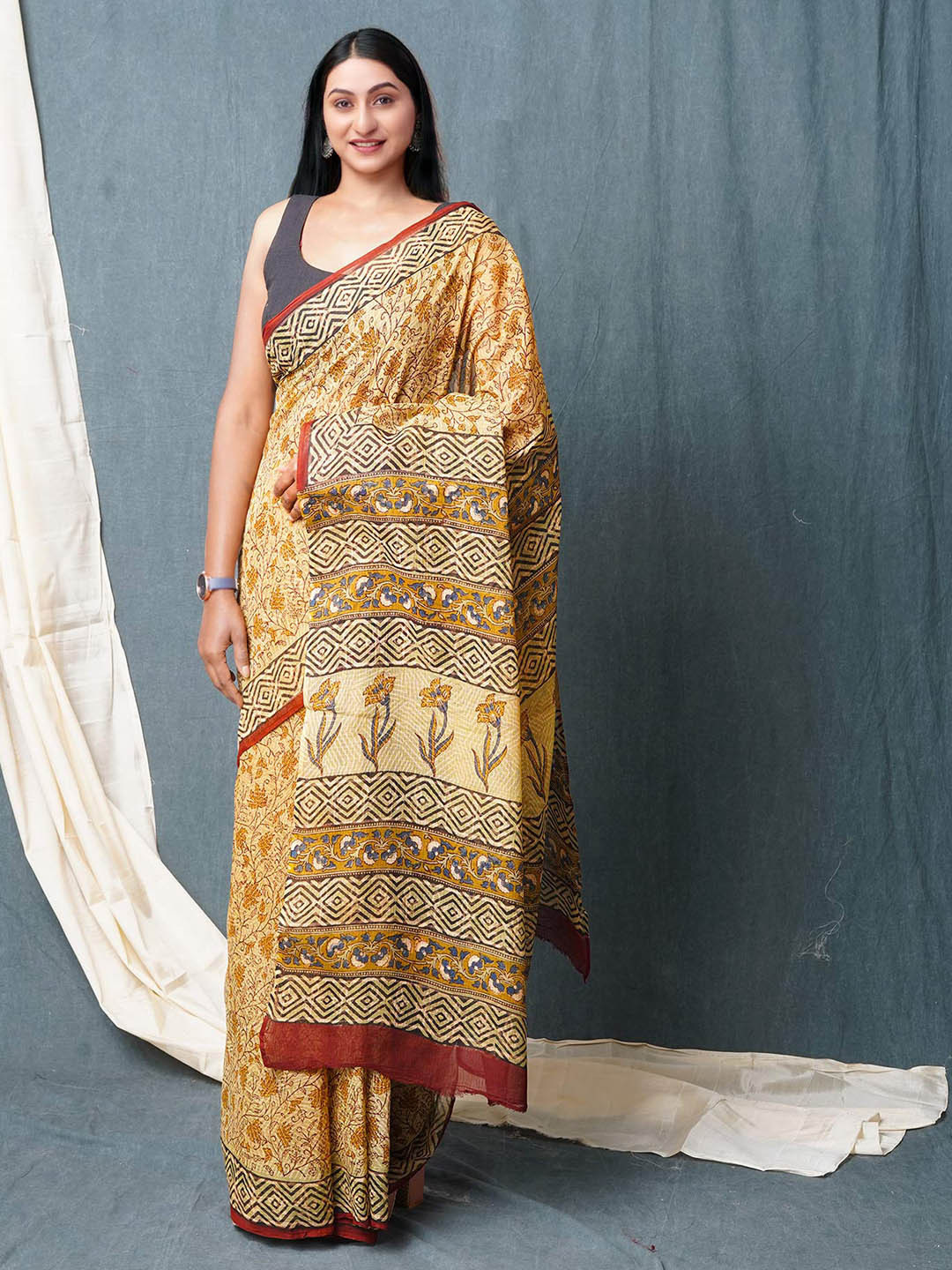 

Unnati Silks Floral Silk Cotton Kota Saree, Beige