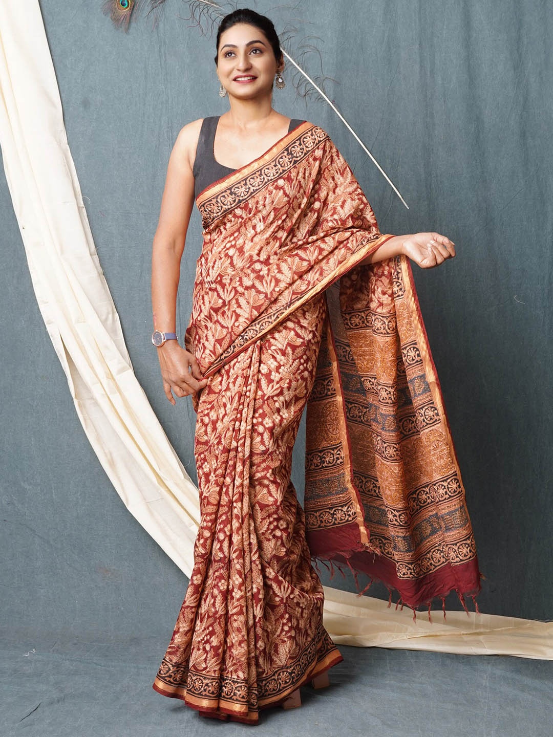 

Unnati Silks Bagh Zari Silk Cotton Handloom Chanderi Saree, Red