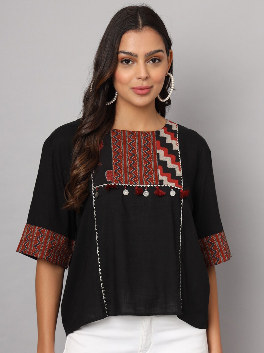 

FABRIC FITOOR Abstract Printed Three-Quarter Sleeves Round Neck Top, Black
