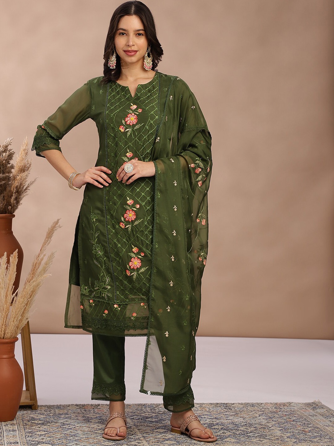 

FABMORA Women Floral Embroidered Regular Kurta with Trousers & With Dupatta, Green