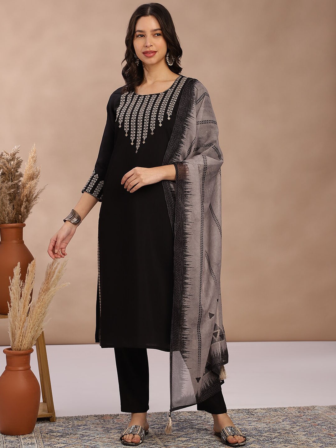 

FABMORA Women Ethnic Motifs Yoke Design Regular Thread Work Pure Silk Kurta with Trousers & With Dupatta, Black