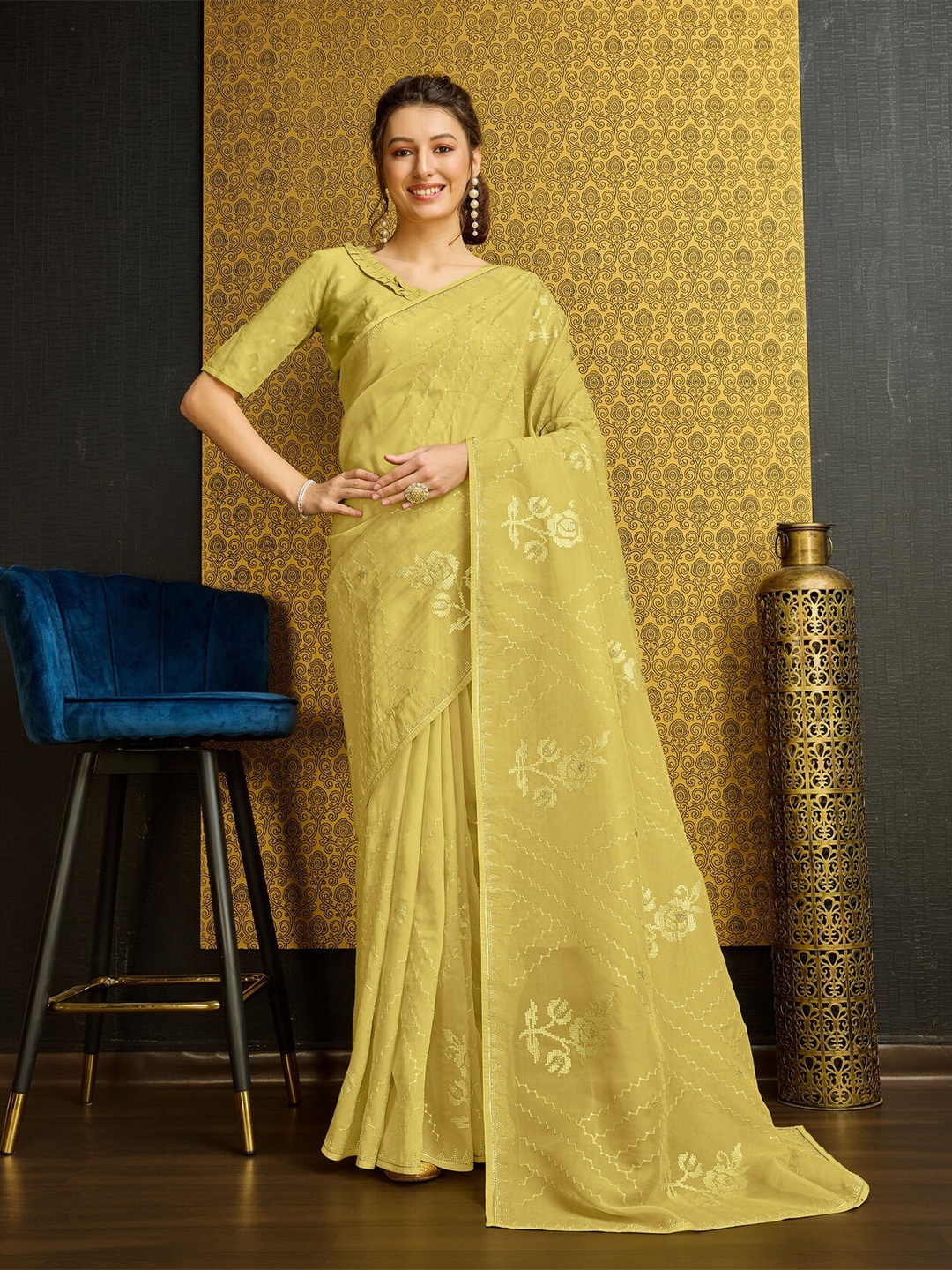 

Mitera Embroidered Floral Pure Silk Saree, Yellow