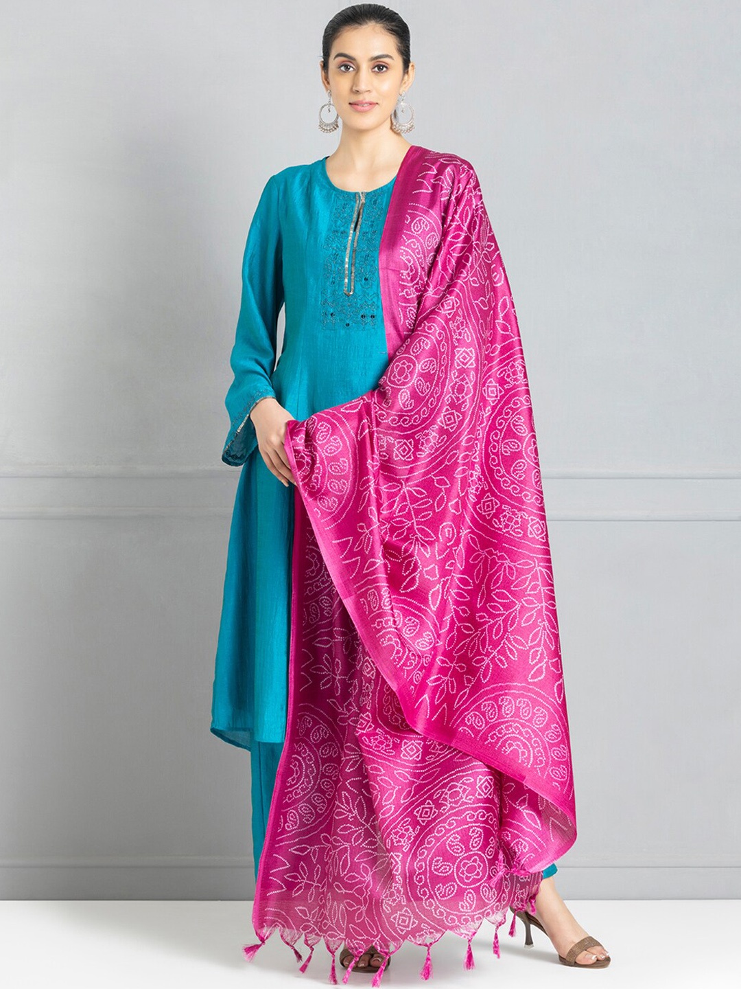 

SHAYE Women Ethnic Motifs Yoke Design Regular Sequinned Kurta with Palazzos, Teal