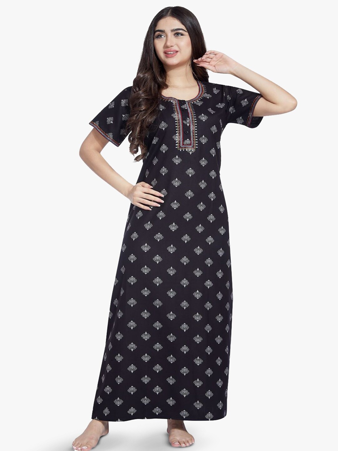

QUIRA Women Embroidered Maxi Nightdress, Black