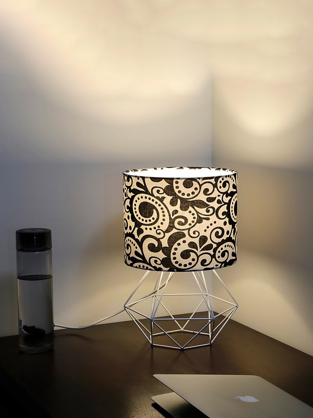 

Craftter Unisex Black Table Lamps