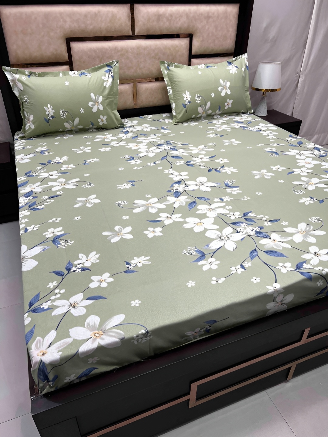 

Pure Decor Green & White Floral Queen Bedsheet with 2 Pillow Covers