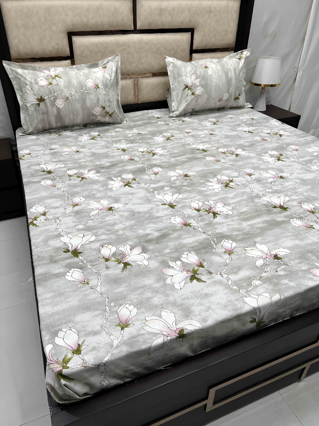 

Pure Decor Green & White Floral Queen Bedsheet with 2 Pillow Covers