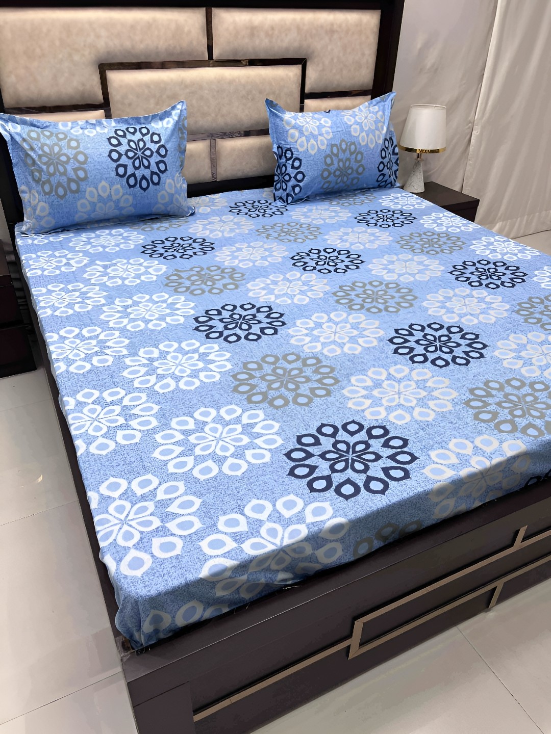 

Pure Decor Blue & White Ethnic Motifs Queen Bedsheet with 2 Pillow Covers