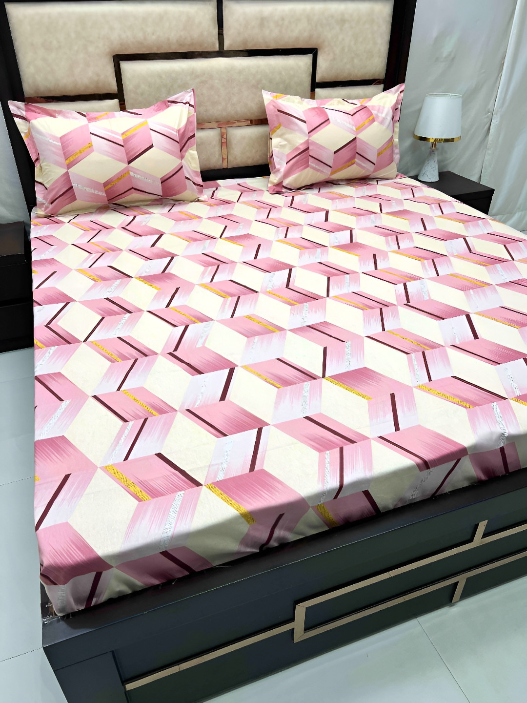 

Pure Decor Pink & Cream-Coloured Geometric Queen Bedsheet with 2 Pillow Covers