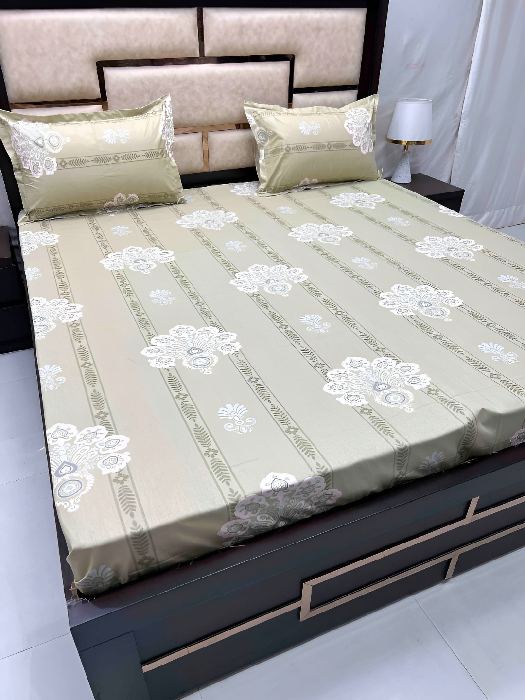 

Pure Decor Green & White Ethnic Motifs Queen Bedsheet with 2 Pillow Covers