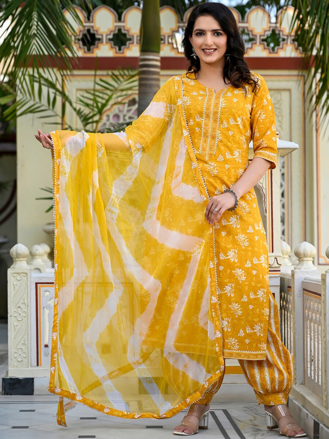 

Chandbaali Women Floral Printed Regular Gotta Patti Pure Cotton Kurta with Salwar & With Dupatta, Yellow