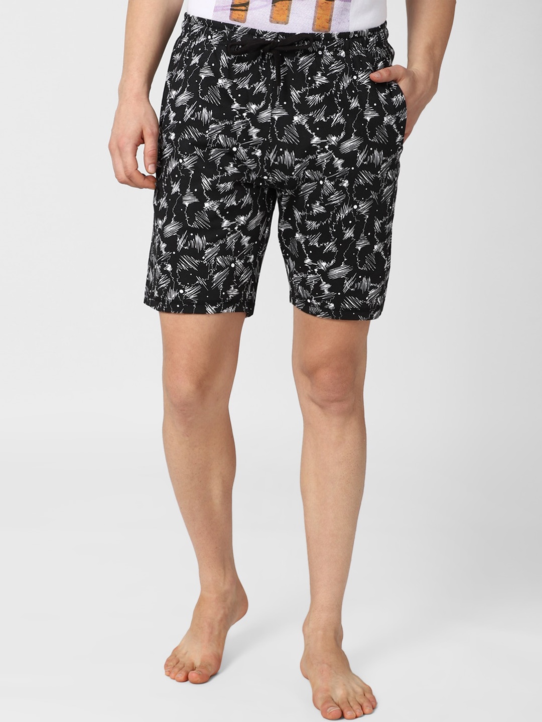 

Peter England Men Printed Pure Cotton Shorts, Black