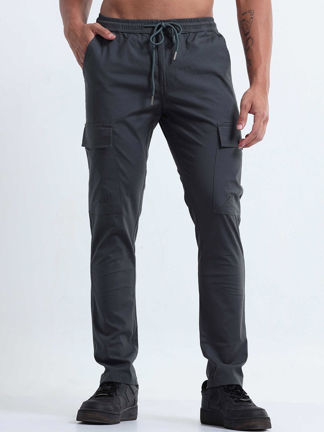 Tailoraedge Men Tailored Mid-Rise Cotton Cargos, Grey