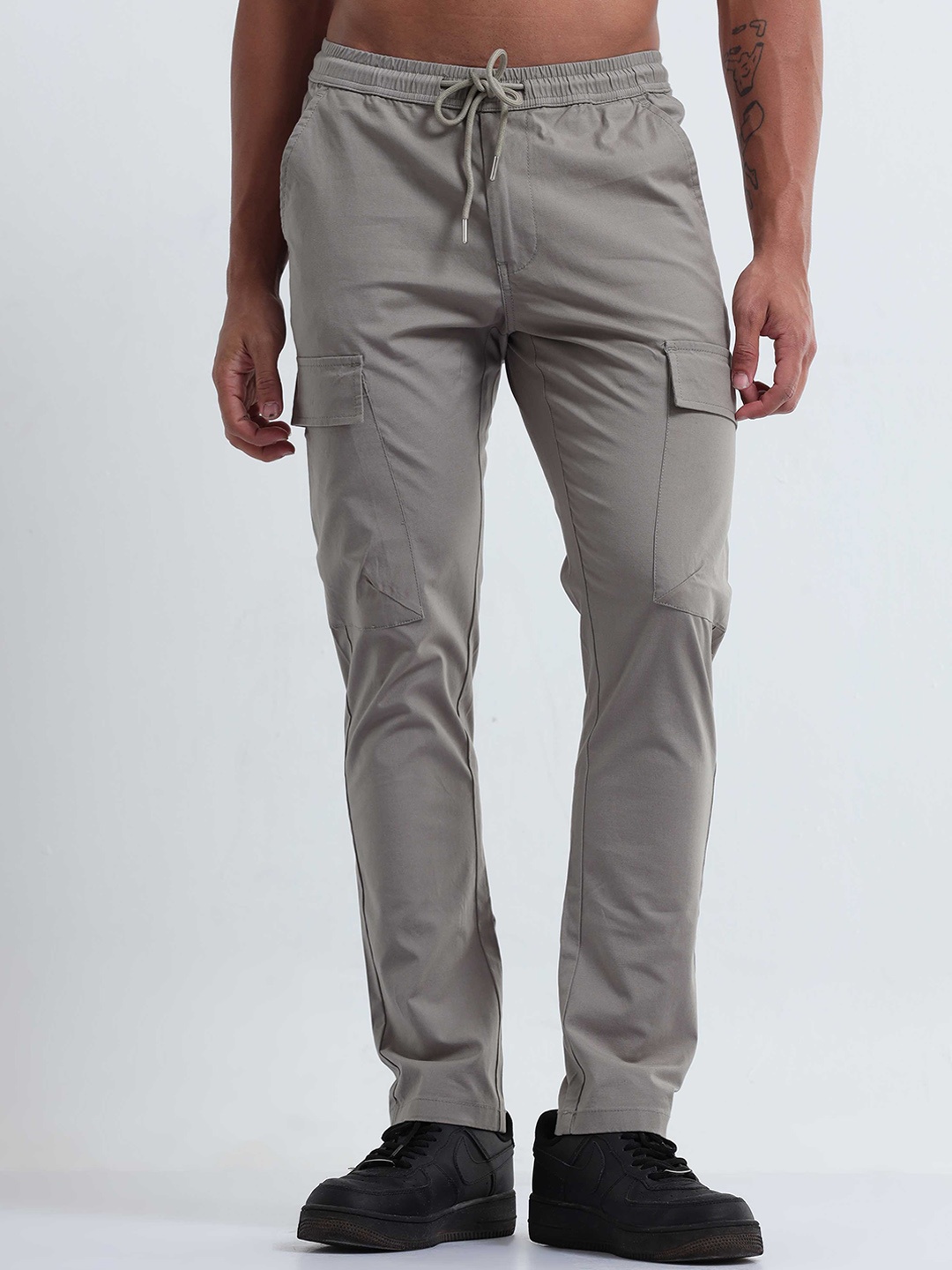 Tailoraedge Men Tailored Mid-Rise Cotton Cargos Trousers, Grey