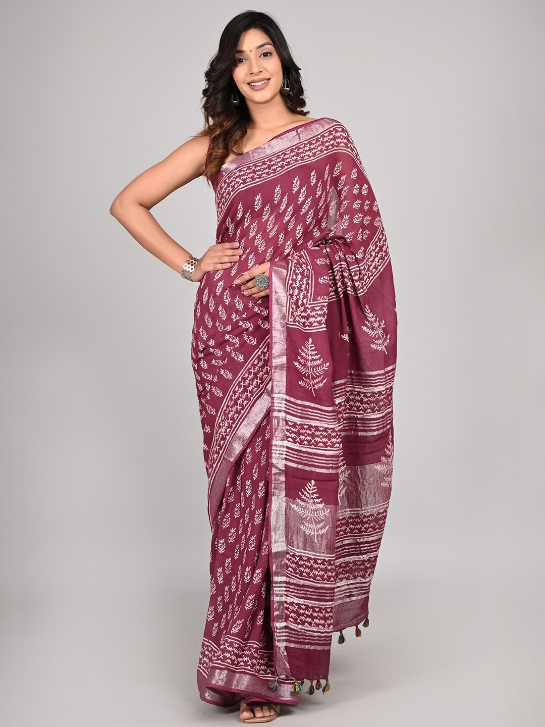 

Shivanya Handicrafts Floral Zari Block Print Saree, Maroon