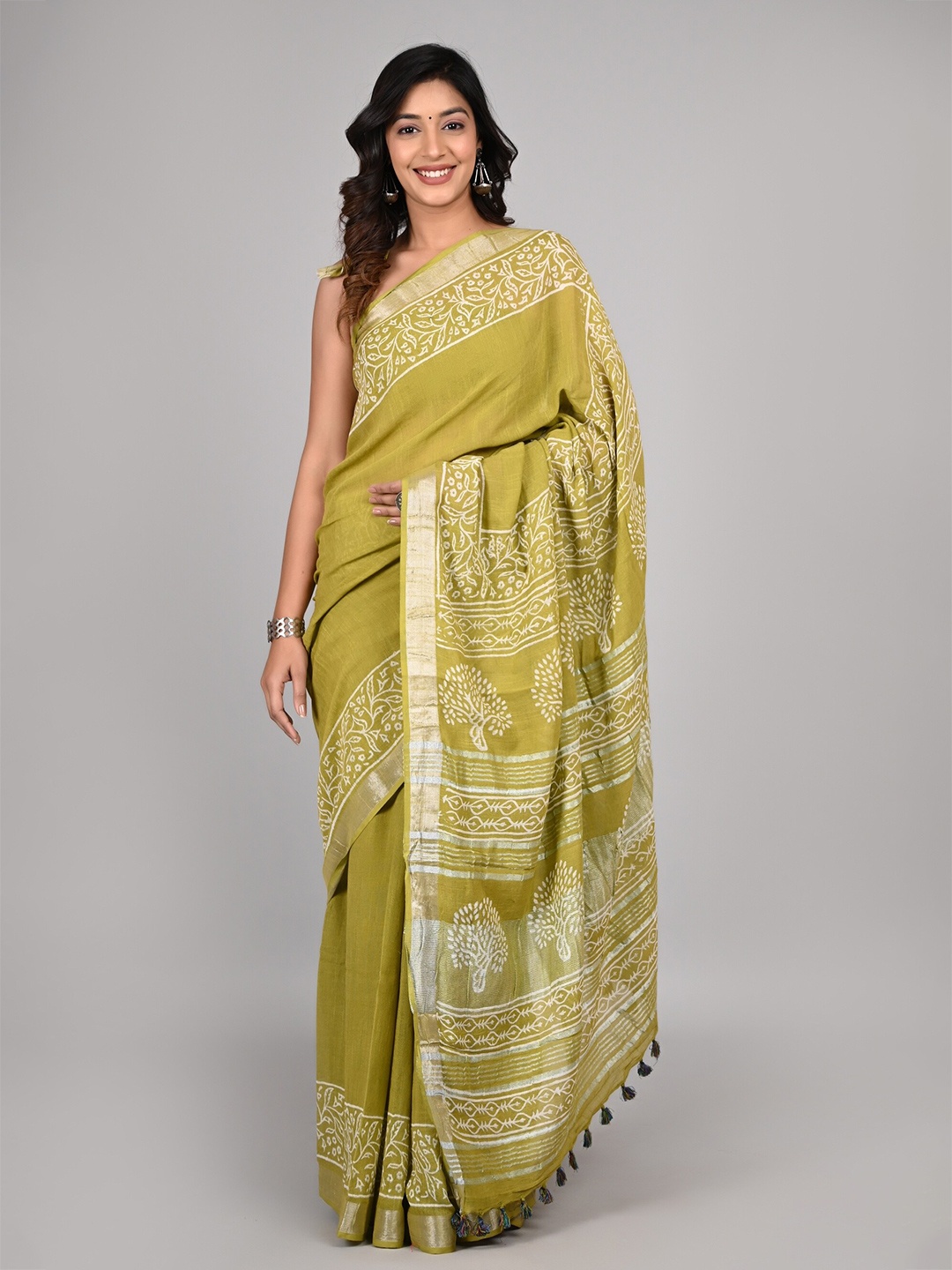 

Shivanya Handicrafts Floral Zari Block Print Saree, Green