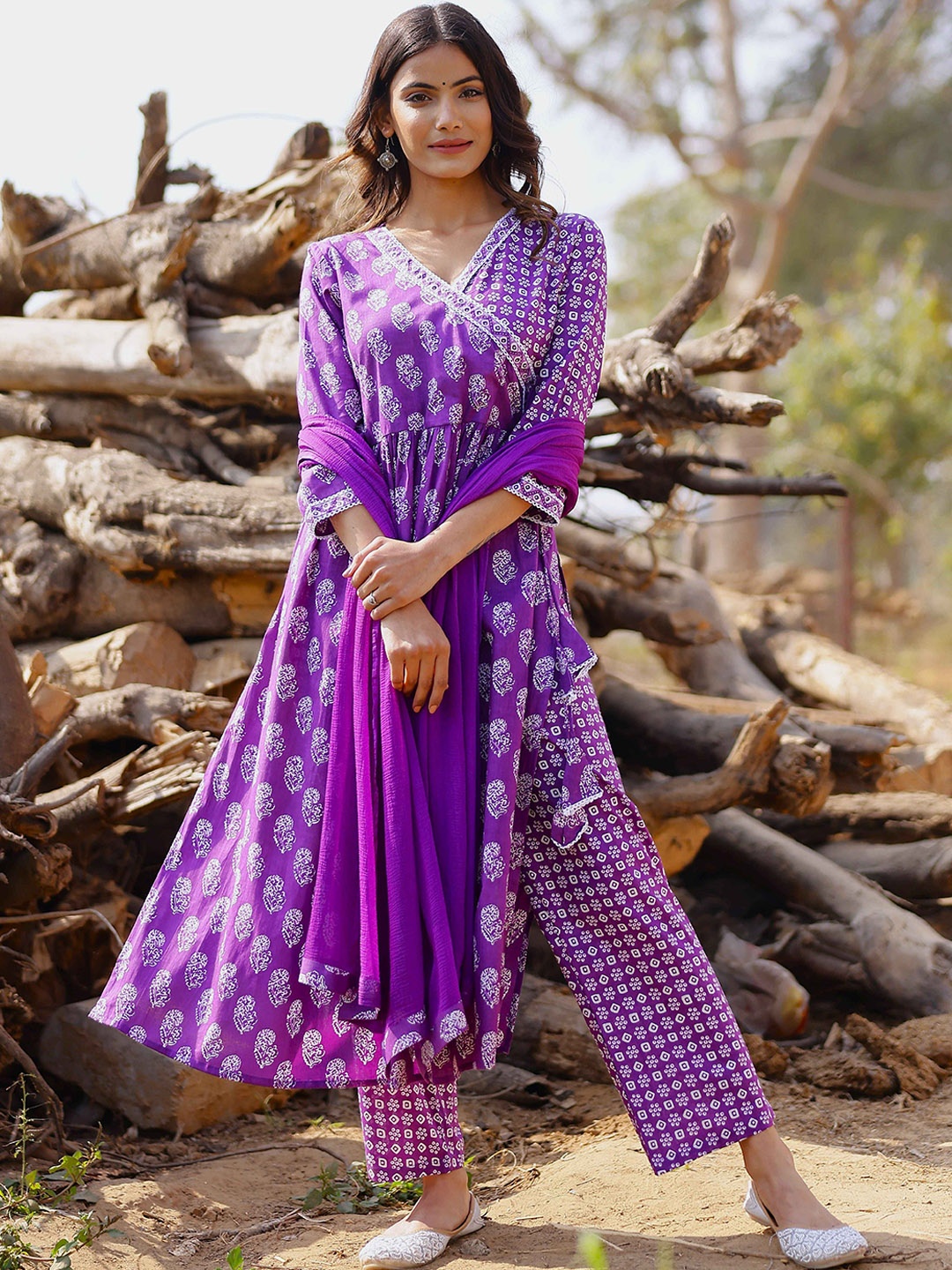 

mokshi Women Floral Printed Angrakha Kurta with Trousers & With Dupatta, Purple