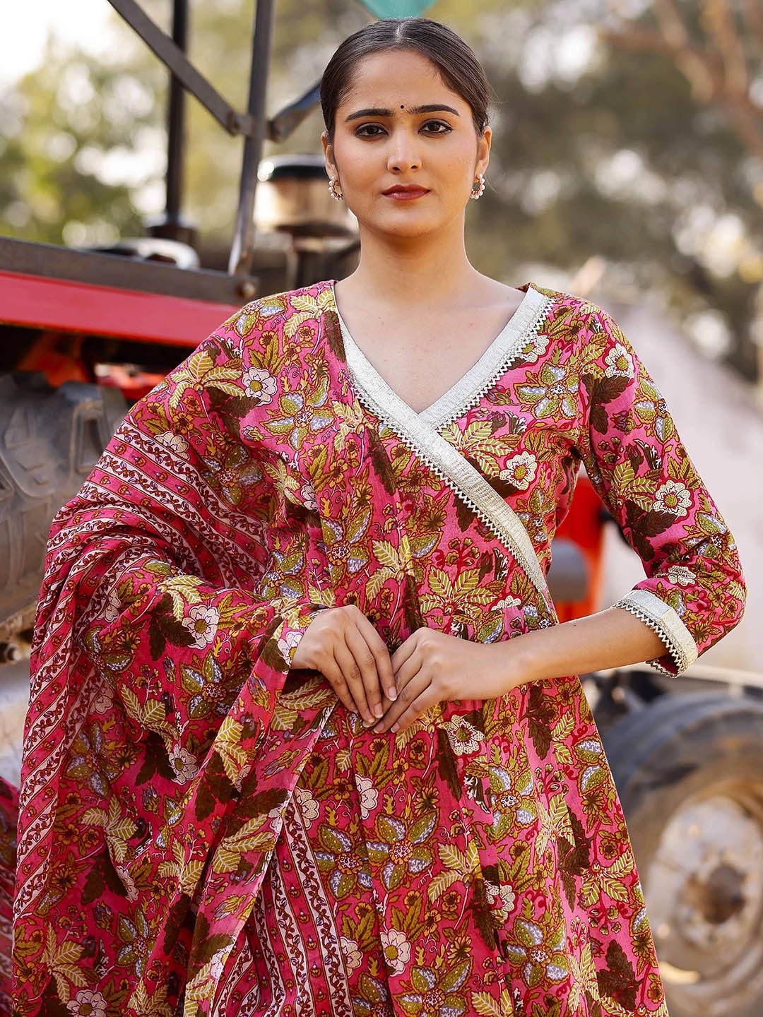 

mokshi Women Floral Printed Angrakha Gotta Patti Pure Cotton Kurta with Trousers & With Dupatta, Pink