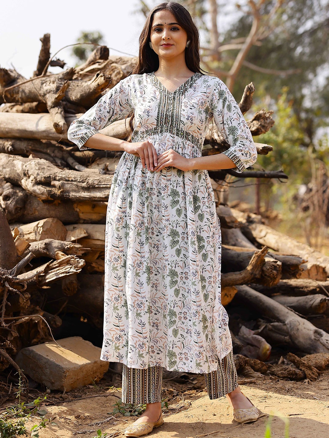 

mokshi Women Floral Printed Pleated Kurta with Trousers, White