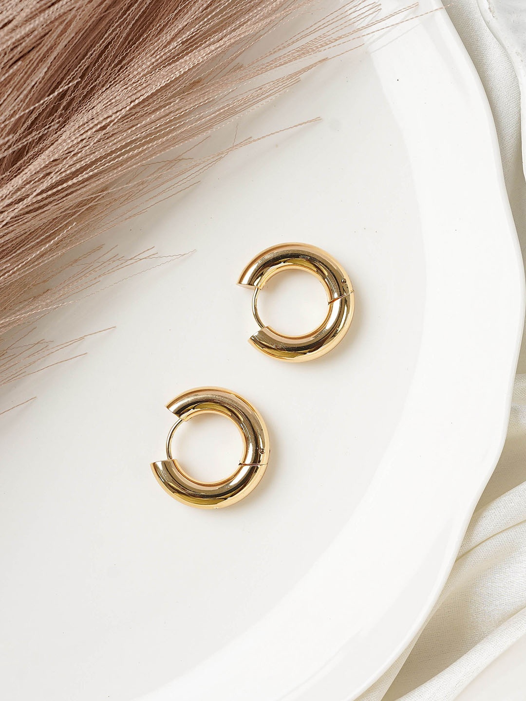 

The Cacti Store Set Of 2 Contemporary Hoop Earrings, Gold
