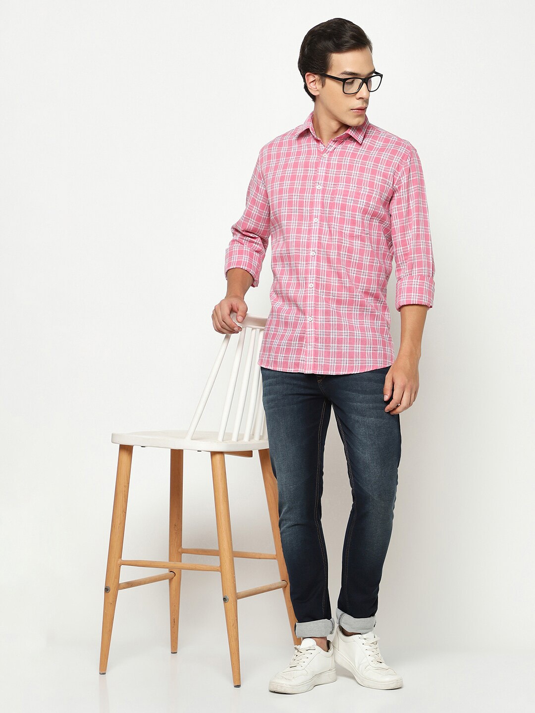 

Crimsoune Club Classic Slim Fit Opaque Cotton Checked Casual Shirt, Pink