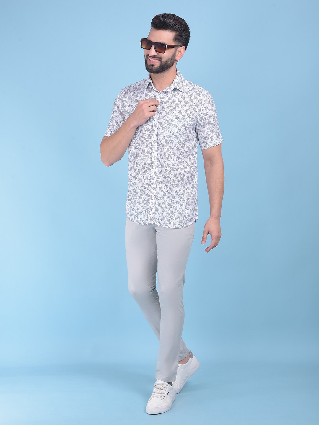 

Crimsoune Club Spread Collar Short Sleeves Classic Slim Fit Abstract Printed Casual Shirt, White