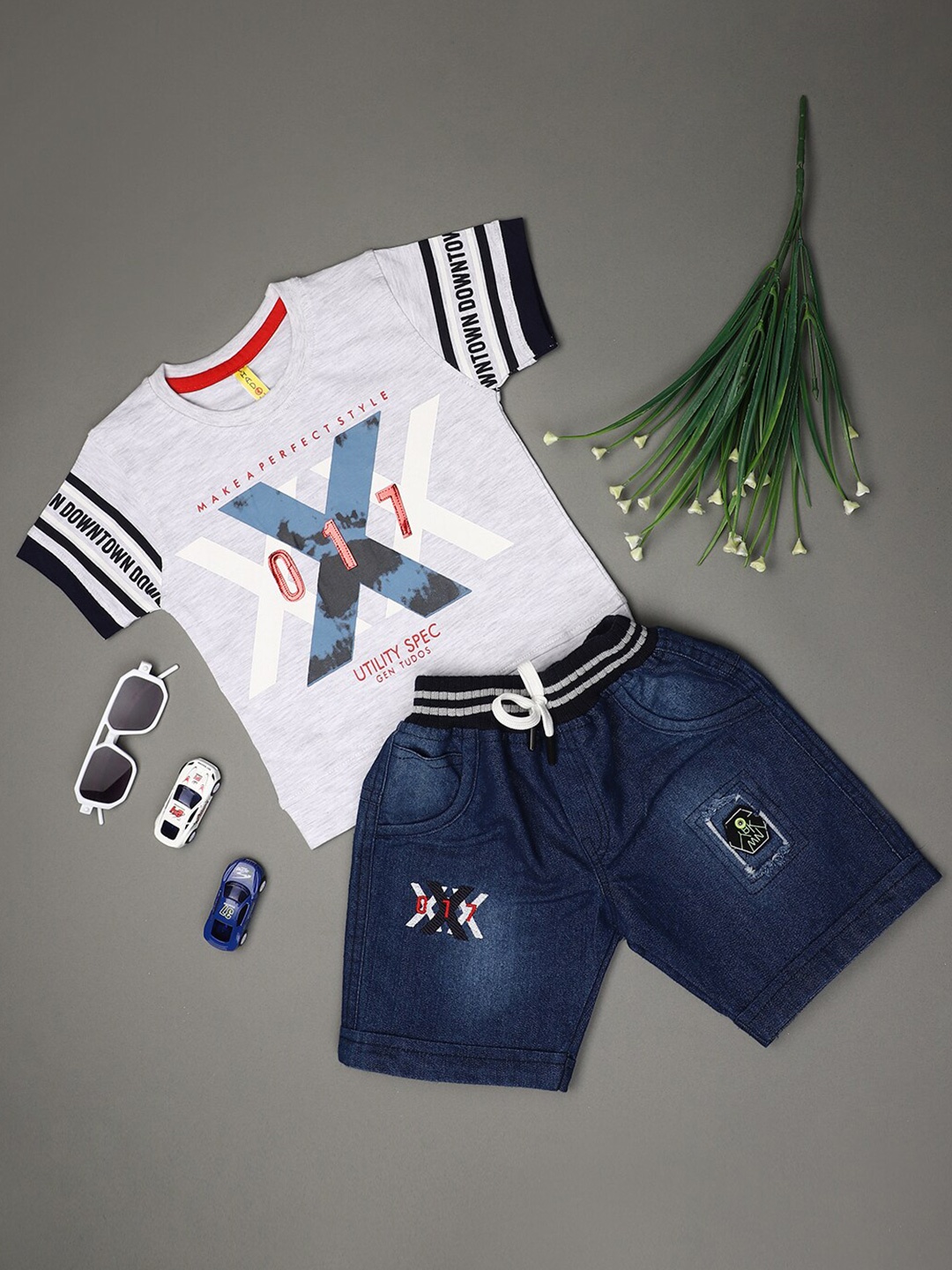 

V-Mart Boys Printed T-shirt with Shorts, Grey