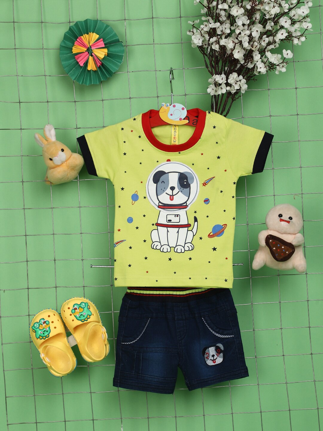 

V-Mart Unisex Kids Printed T-shirt with Shorts, Yellow