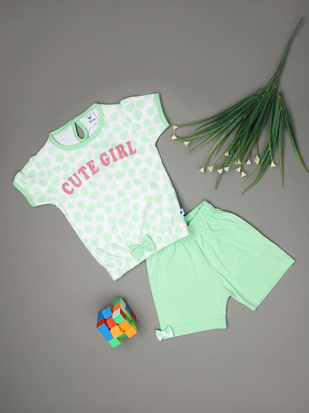 

V-Mart Unisex Kids Printed Top with Shorts, Green