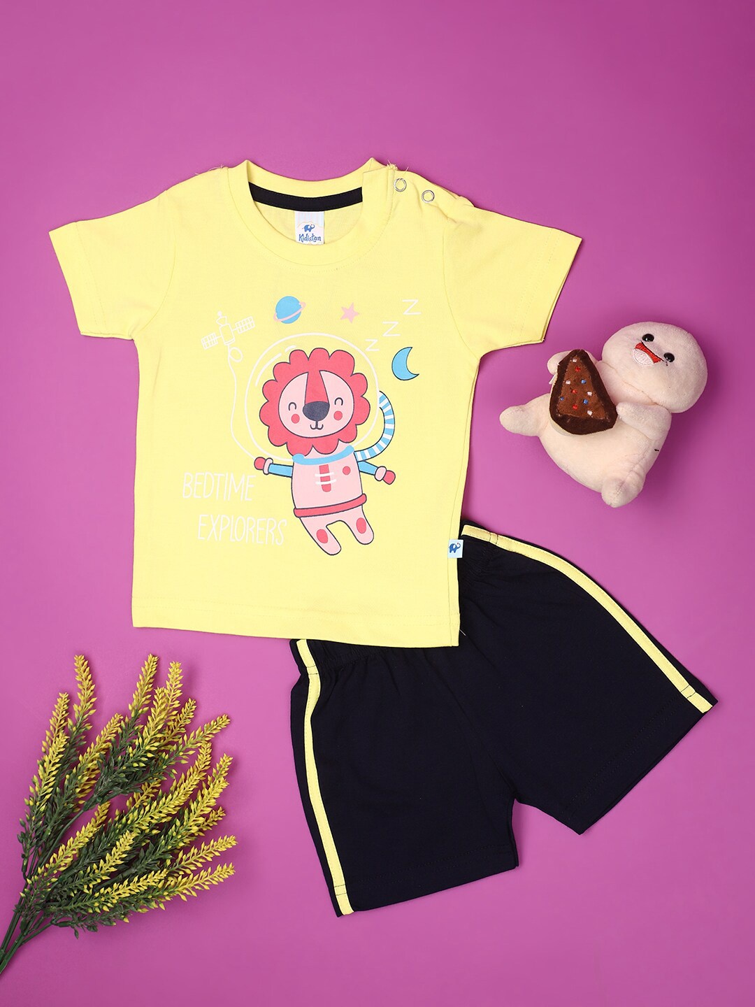 

V-Mart Unisex Kids Printed T-shirt with Shorts, Yellow