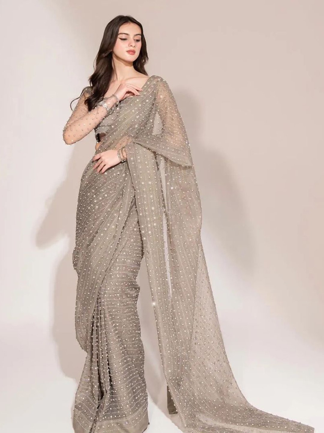 

Lyunica Embellished Beads and Stones Pure Georgette Narayan Peth Saree, Grey