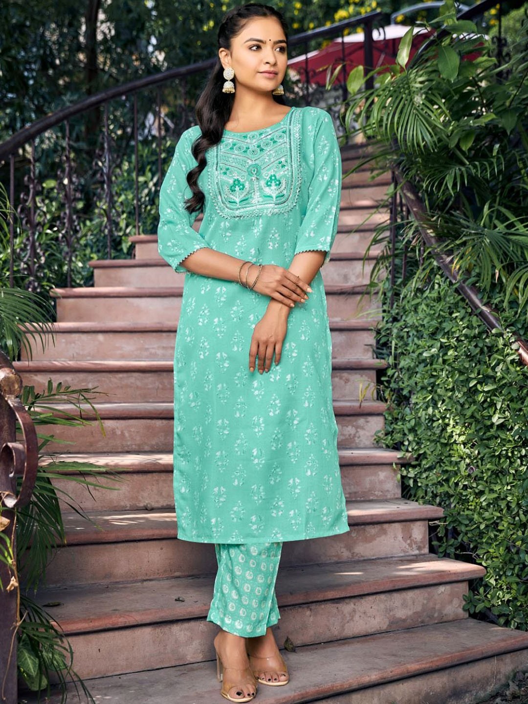 

NAINVISH Women Floral Printed Regular Kurta with Trousers, Blue