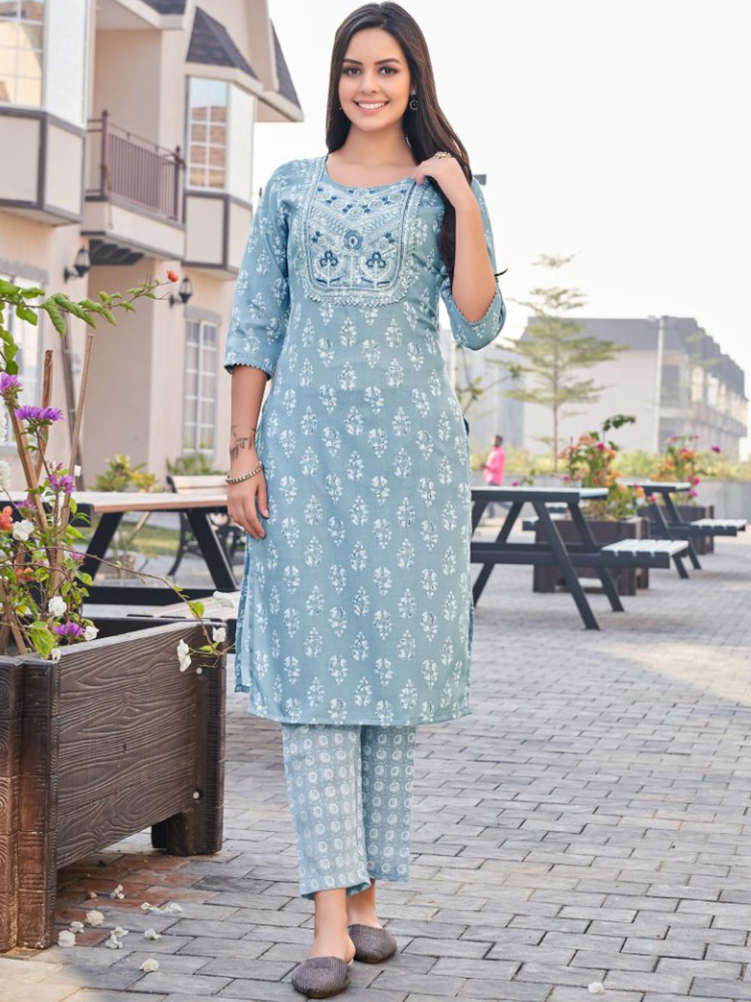 

NAINVISH Women Floral Printed Regular Kurta with Trousers, Grey