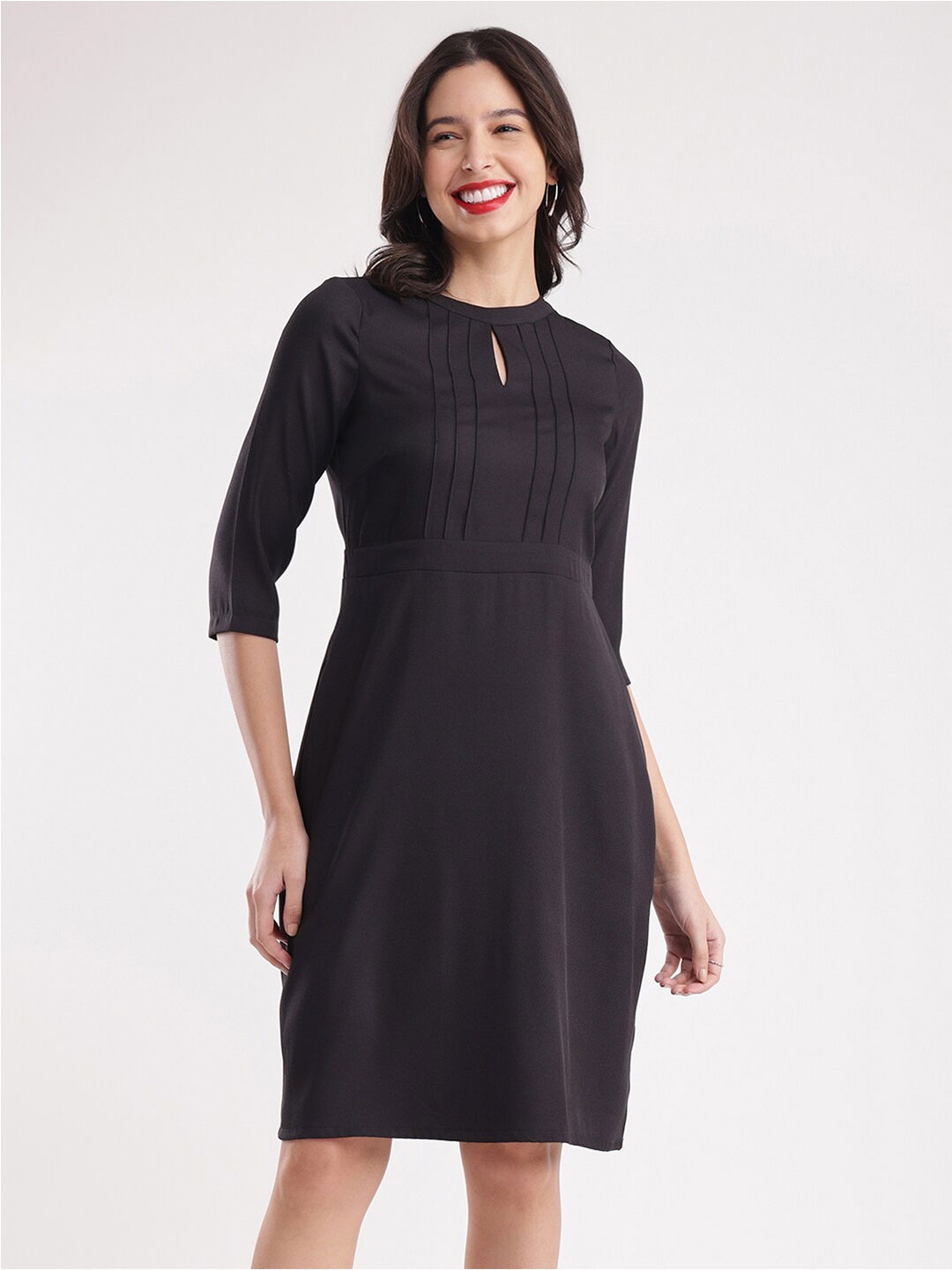 

FableStreet Straight Keyhole Neck Sheath Dress, Black