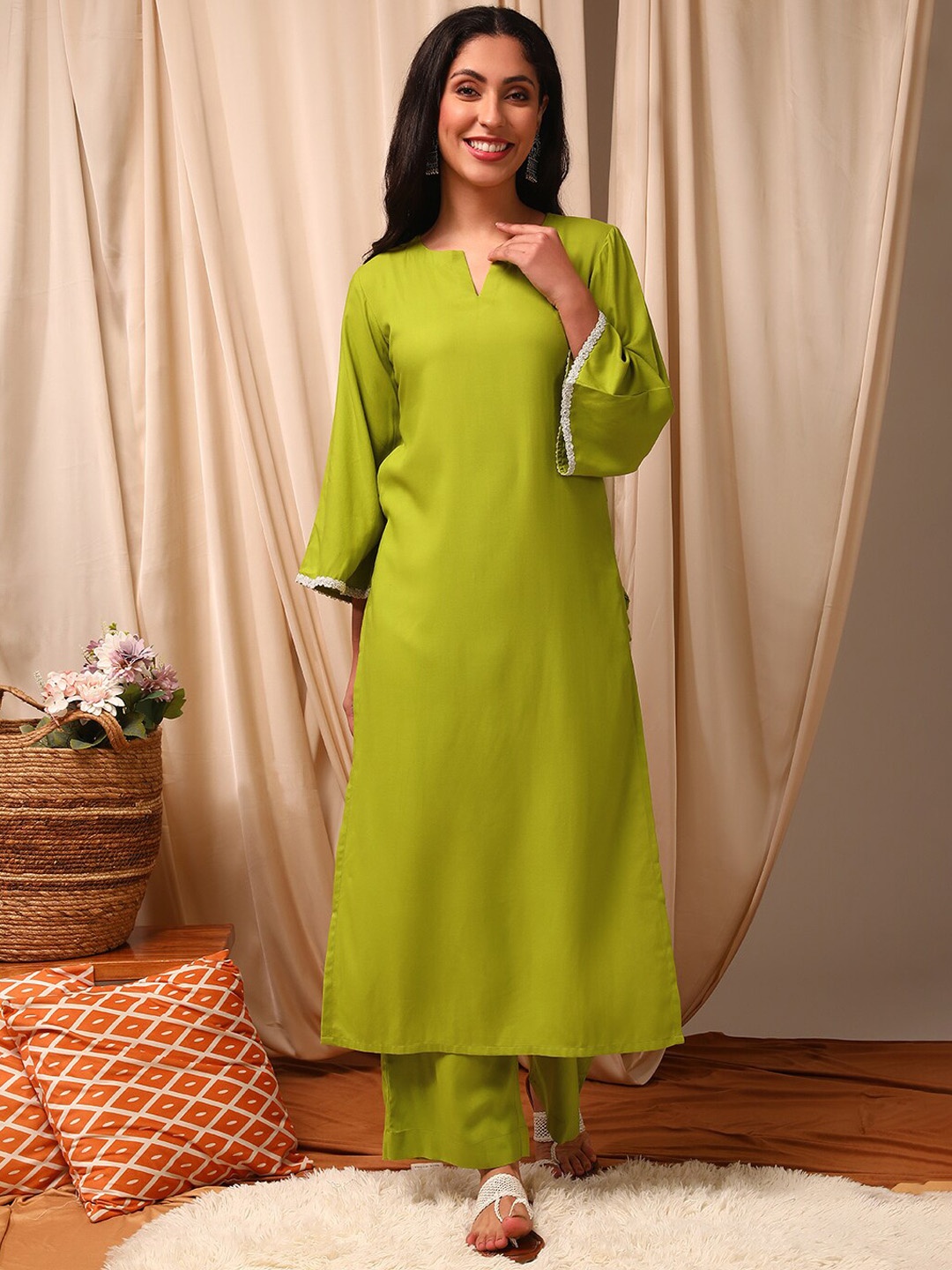 

Inddus Women Regular Kurta with Trousers, Green